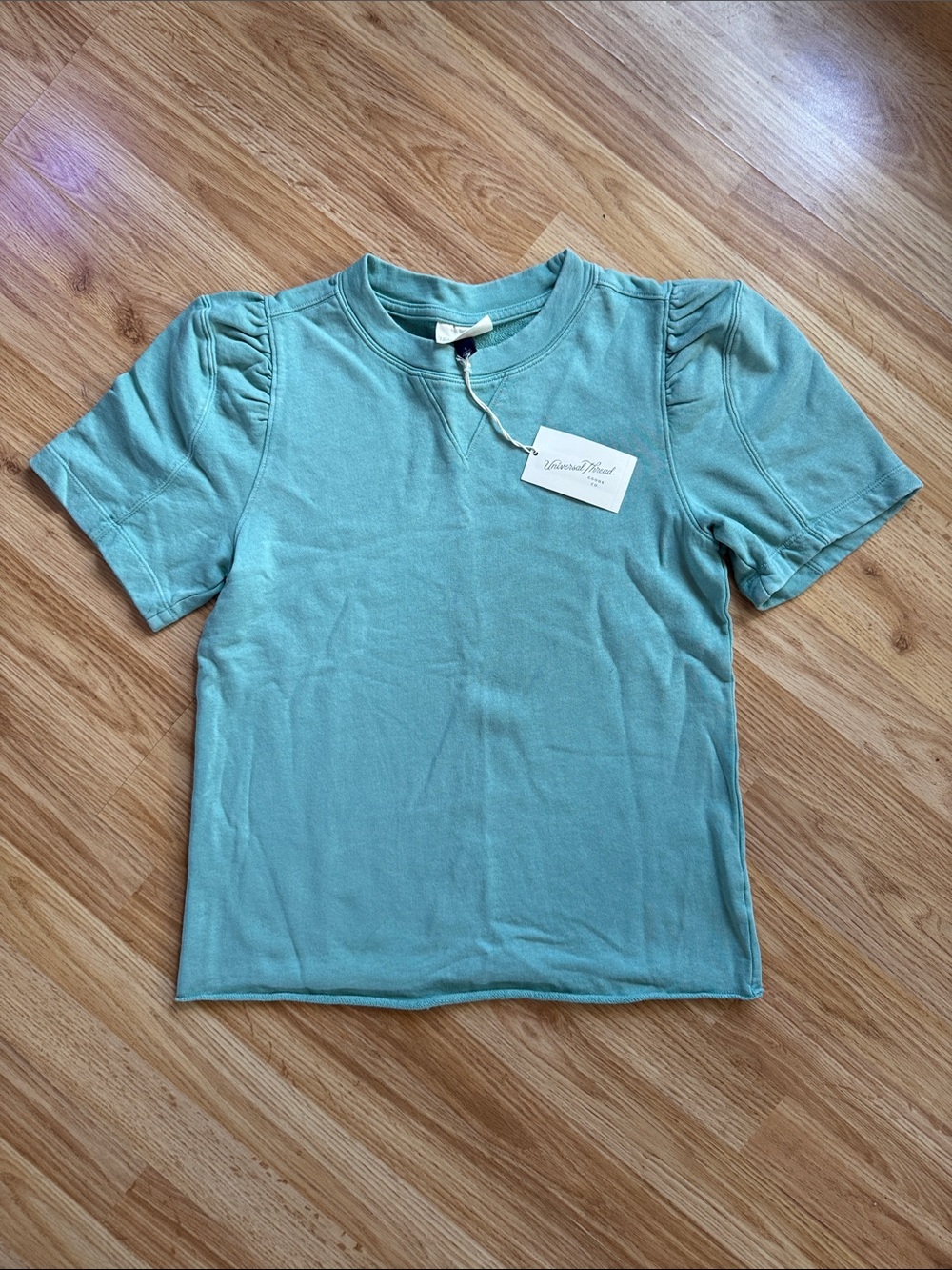 Universal Threads Tee with Puff Shoulders 🔅 size S